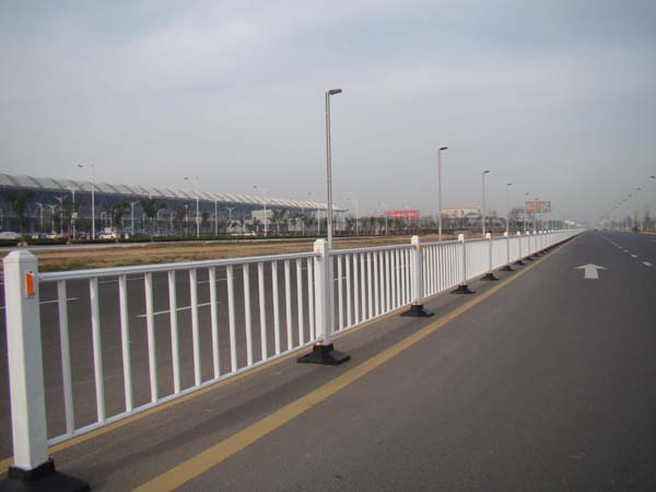 公路護欄應用